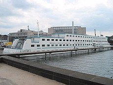 Amstel Botel der Brücke aus Amstel Botel der Brücke aus