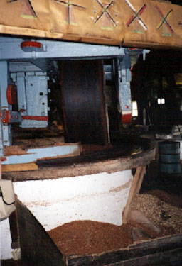 Windm&uuml;hle - Mahl-Stein im Innern