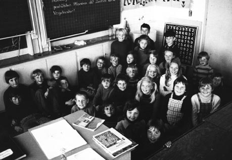 1. Klasse in Wallenwil (Foto: 1.-3. Klasse) 1. Klasse in Wallenwil (Foto: 1.-3. Klasse)