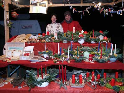 Daniela und ich hinter dem Stand Daniela und ich hinter dem Stand