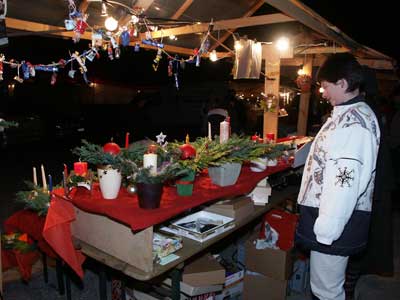 Daniela hinter dem Stand. Daniela hinter dem Stand.