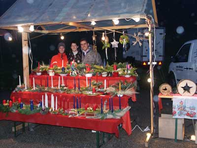 Christina, Daniela und ich, hinter dem Stand 2006. Christina, Daniela und ich, hinter dem Stand 2006.