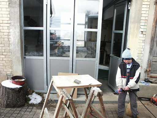 Experiment Druckluft ins Holzsägemehl blasen ... Experiment Druckluft ins Holzsägemehl blasen ...
